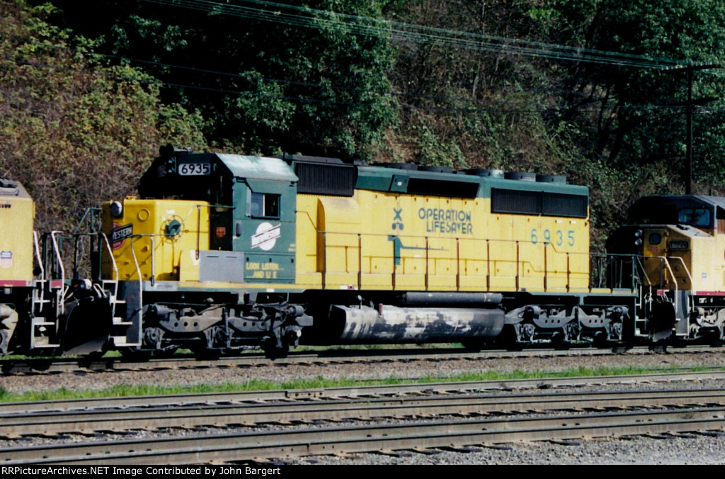 CNW 6935 SD40-2